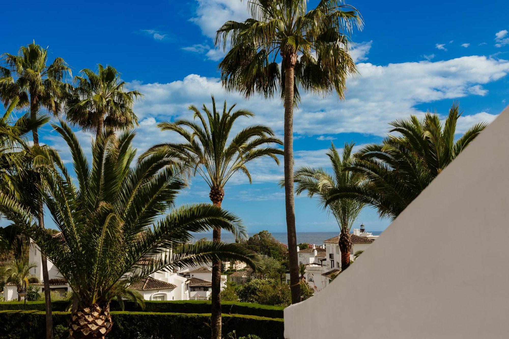 2 Storey Townhouse With Large Terrace Garden, Bbq And Close To The Beach, In Elviria, *