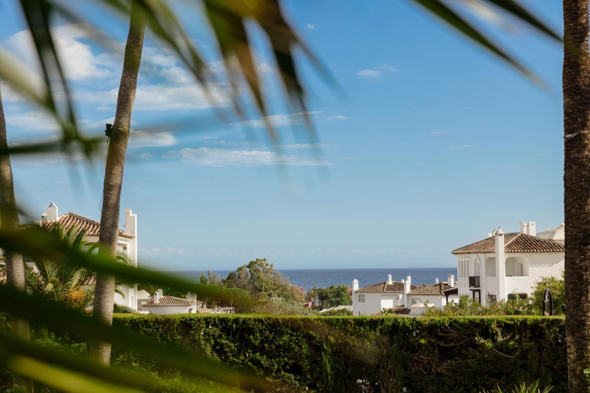 Apartment 2 Storey Townhouse With Large Terrace Garden, Bbq And Close To The Beach, In Elviria, Marbella