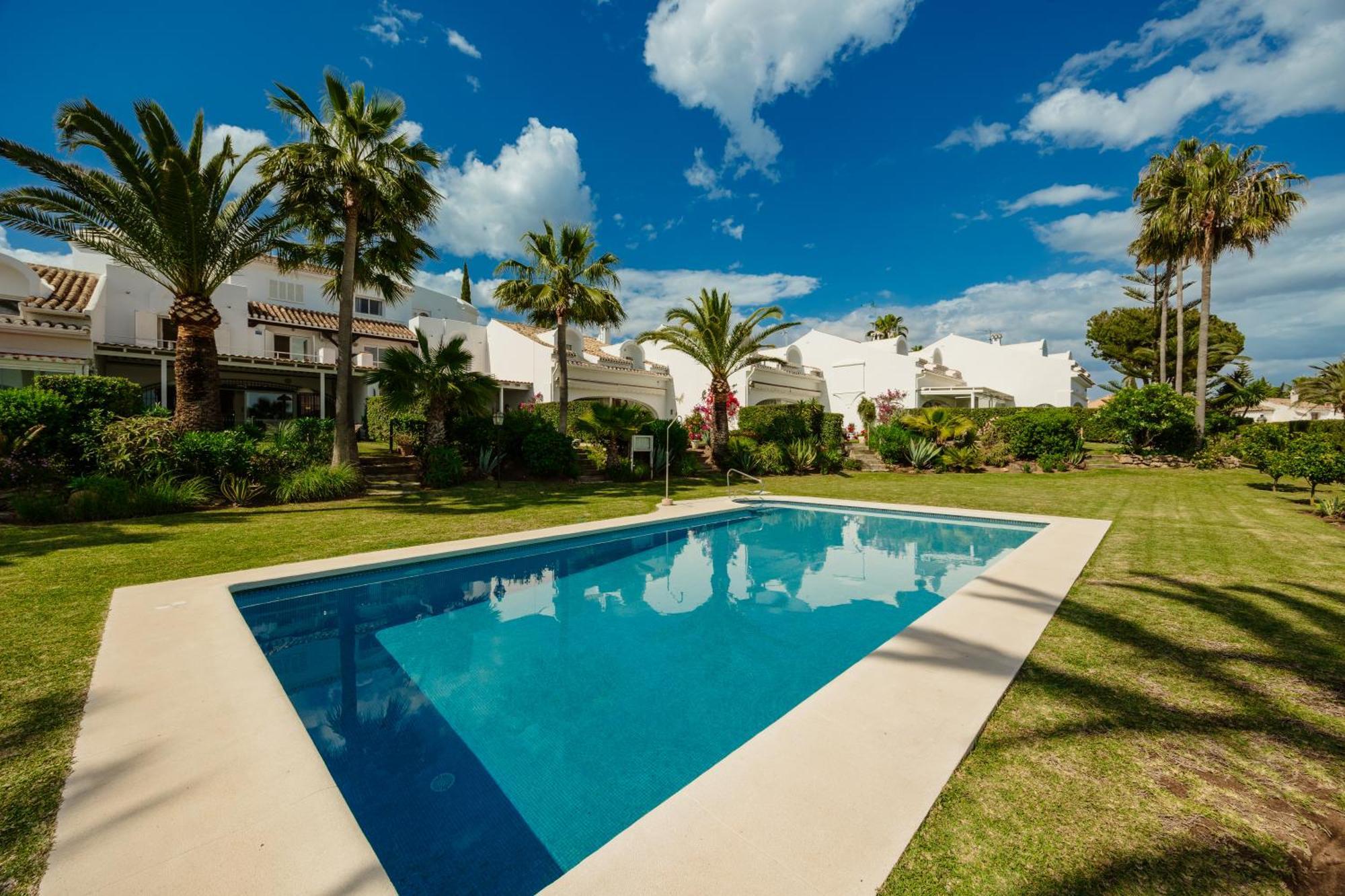 2 Storey Townhouse With Large Terrace Garden, Bbq And Close To The Beach, In Elviria, Marbella