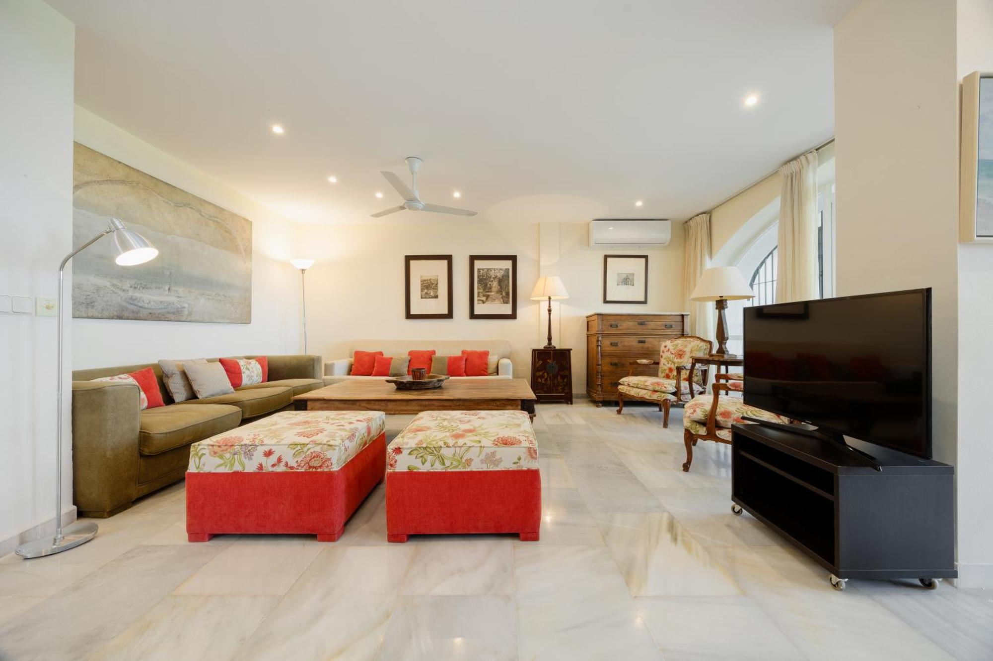 2 Storey Townhouse With Large Terrace Garden, Bbq And Close To The Beach, In Elviria,