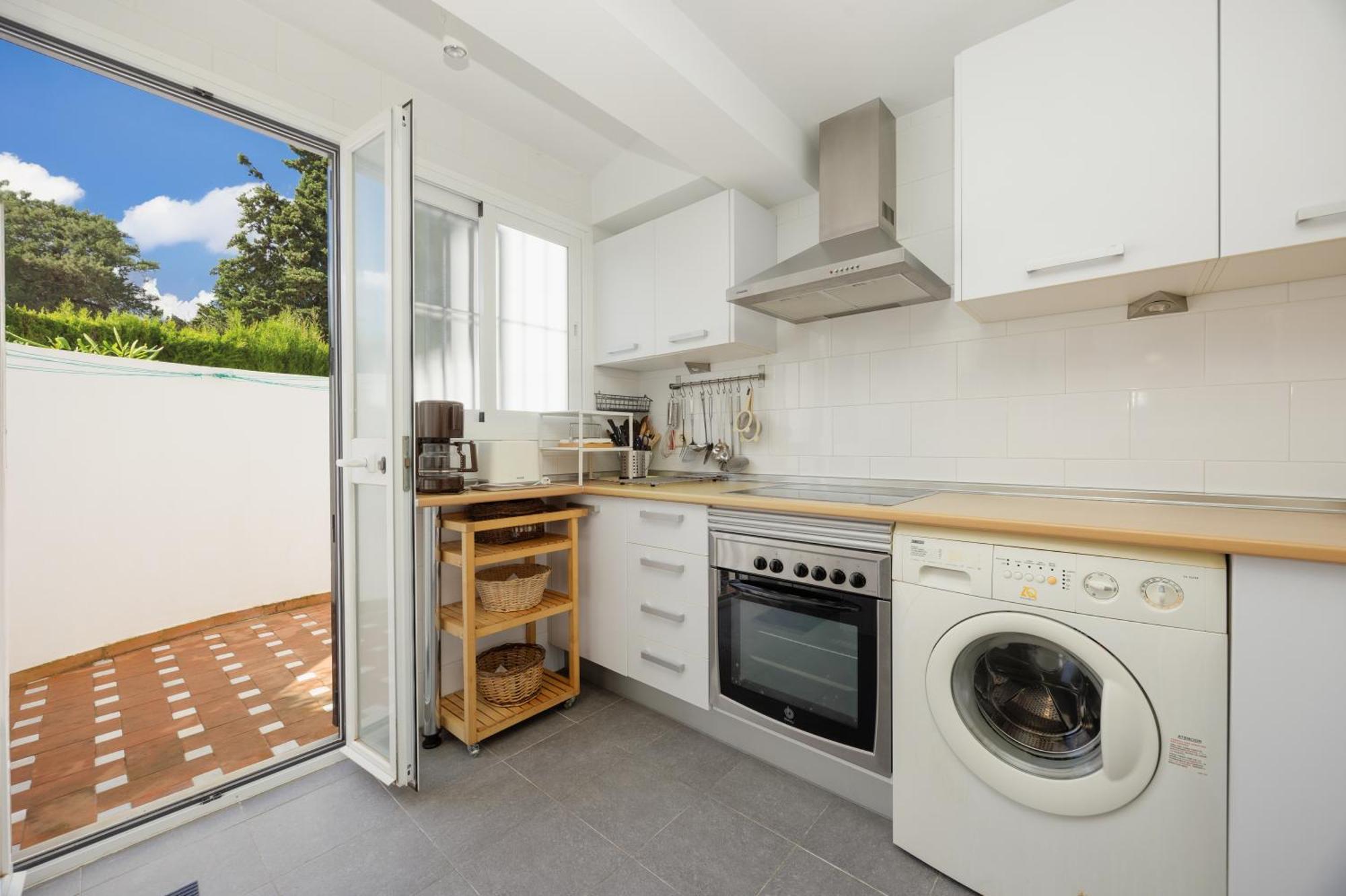 2 Storey Townhouse With Large Terrace Garden, Bbq And Close To The Beach, In Elviria, Apartment