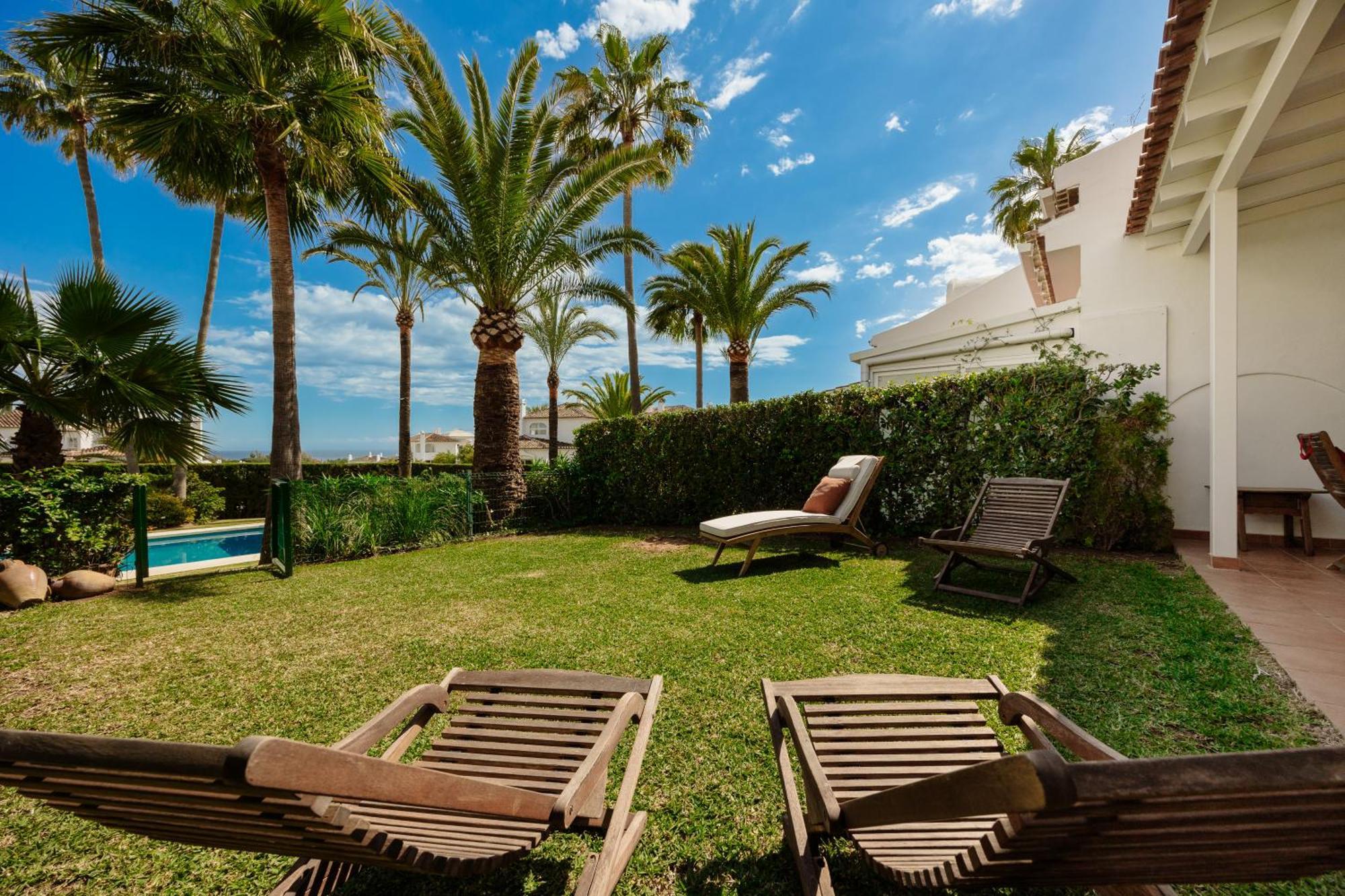 2 Storey Townhouse With Large Terrace Garden, Bbq And Close To The Beach, In Elviria, Apartment *