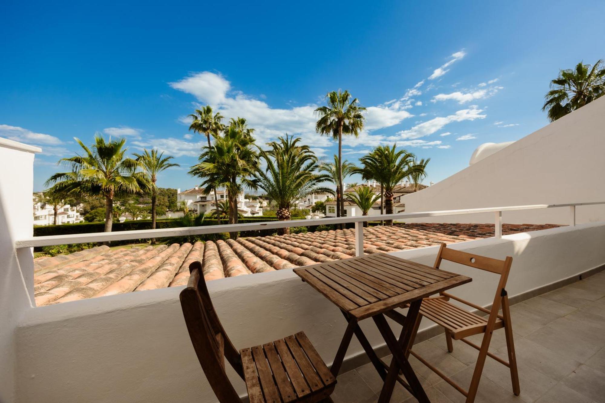 Apartment 2 Storey Townhouse With Large Terrace Garden, Bbq And Close To The Beach, In Elviria,